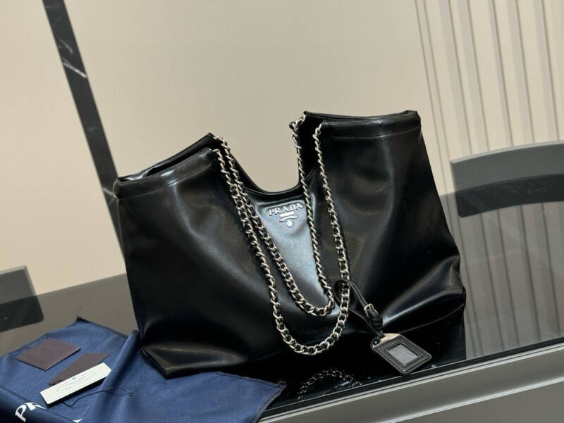 Prada Re-Edition Black shoulder bag — Premium Replica