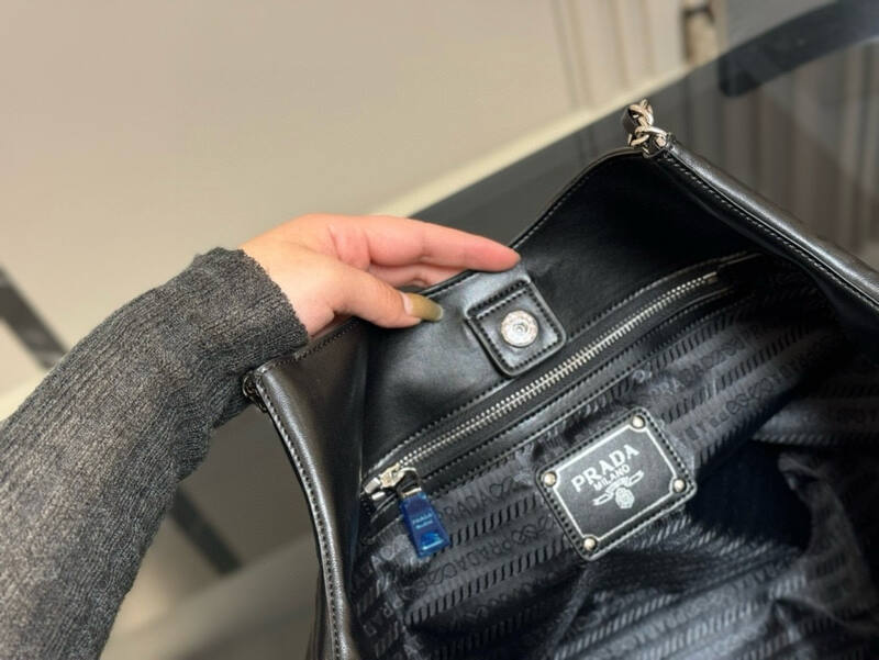 Prada Re-Edition Black shoulder bag — Premium Replica
