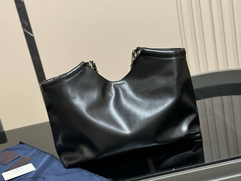 Prada Re-Edition Black shoulder bag — Premium Replica