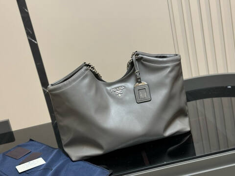Prada Re-Edition Black 22x17cm shoulder bag AAA Quality Replica