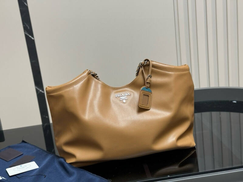 Prada Re-Edition Black shoulder bag — AAA Quality Replica