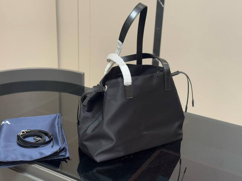 Prada Black shoulder bag — AAA Quality Replica