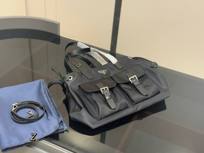 Prada Black shoulder bag — AAA Quality Replica