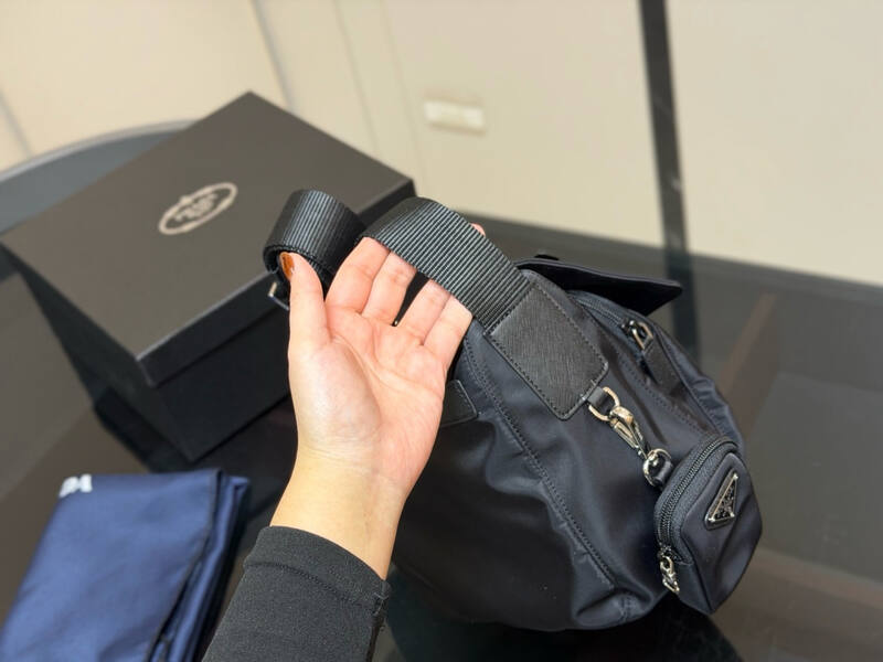 Prada Black 25x18x10cm shoulder bag — 1:1 Replica