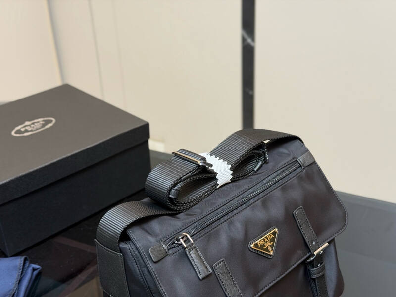 Prada Black 25x18x10cm shoulder bag — 1:1 Replica