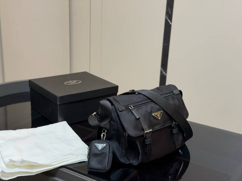 Prada Black 25x18x10cm shoulder bag — 1:1 Replica