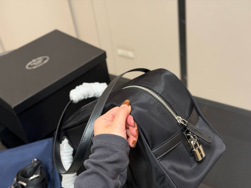 Prada Black shoulder bag — AAA Quality Replica
