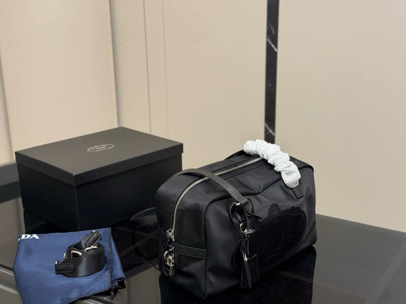 Prada Black shoulder bag — AAA Quality Replica