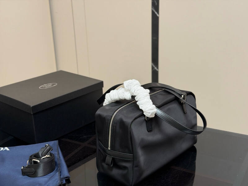 Prada Black shoulder bag — AAA Quality Replica