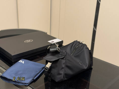 Prada Black shoulder bag 1 1 Replica