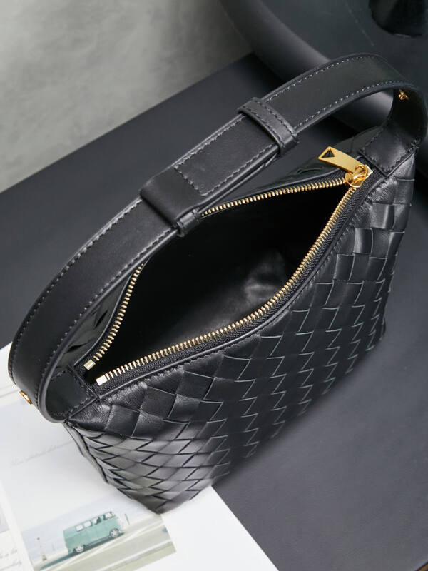 Bottega Veneta Black shoulder bag — 1:1 Replica