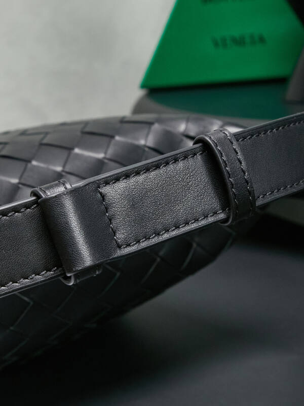 Bottega Veneta Black shoulder bag — 1:1 Replica