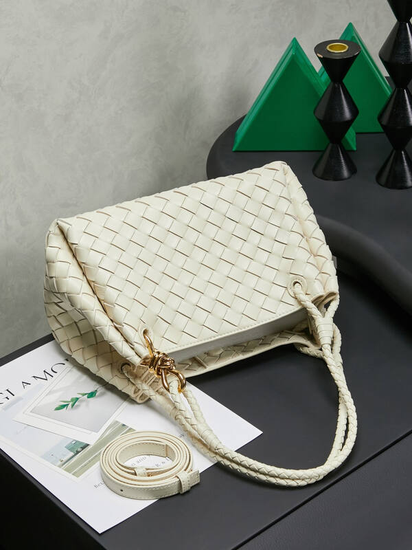 Bottega Veneta White 25x18x10cm shoulder bag — Premium Replica