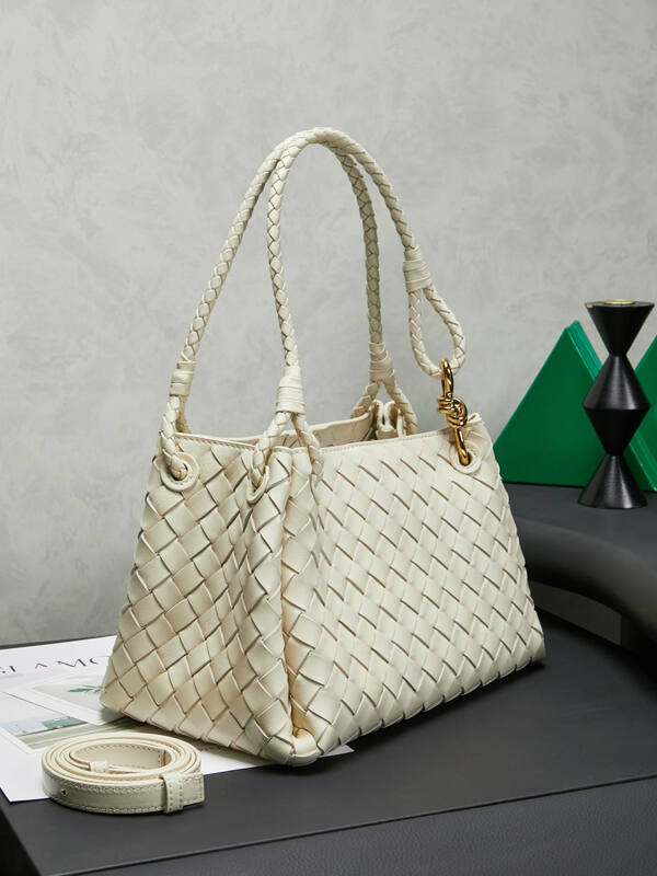 Bottega Veneta White 25x18x10cm shoulder bag — Premium Replica