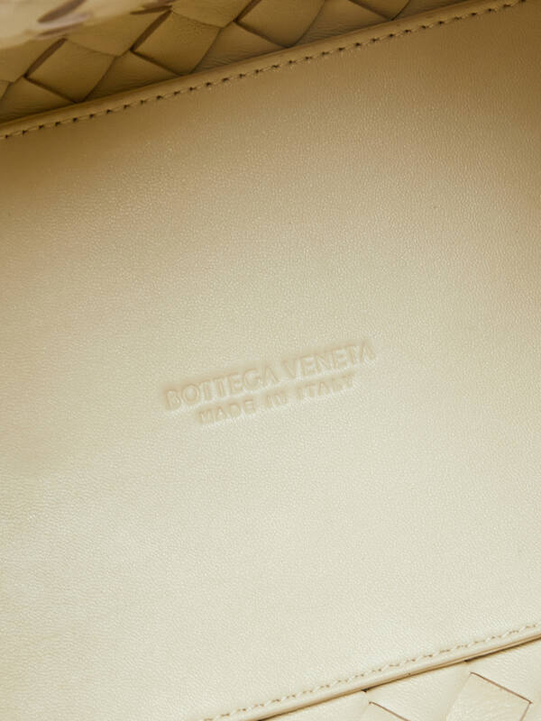 Bottega Veneta White 25x18x10cm shoulder bag — Premium Replica