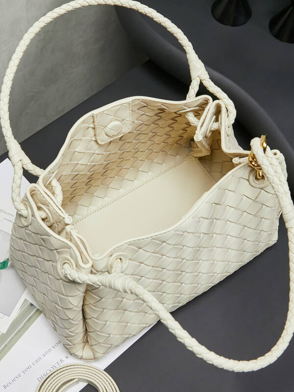 Bottega Veneta White 25x18x10cm shoulder bag — Premium Replica