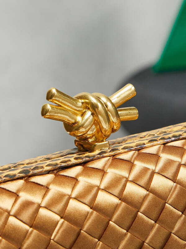 Bottega Veneta Gold shoulder bag — AAA Quality Replica