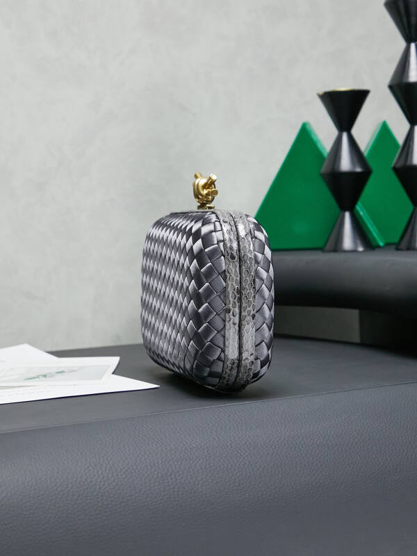 Bottega Veneta Knot Clutch Metallic dark gray Intrecciato woven satin with snakeskin trim clutch — Premium Replica