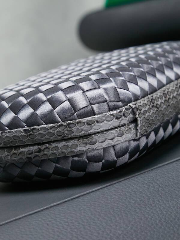 Bottega Veneta Knot Clutch Metallic dark gray Intrecciato woven satin with snakeskin trim clutch — Premium Replica