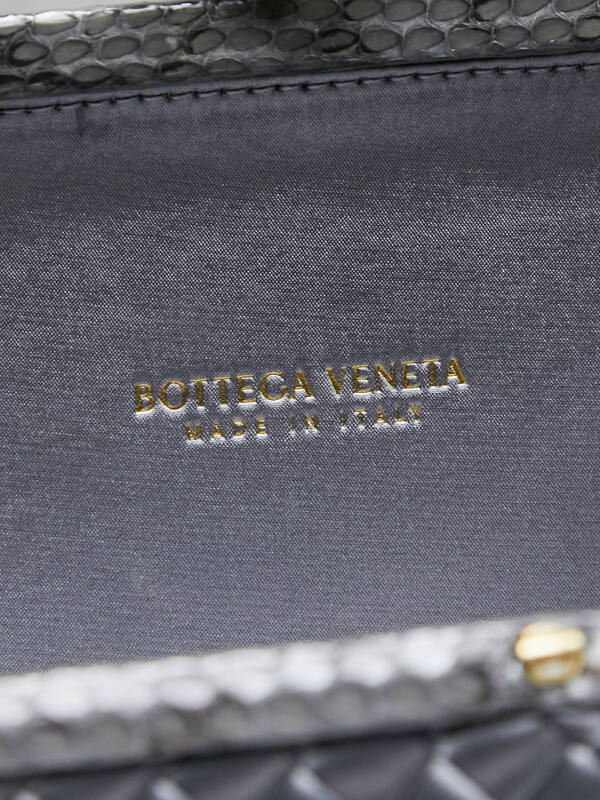 Bottega Veneta Knot Clutch Metallic dark gray Intrecciato woven satin with snakeskin trim clutch — Premium Replica