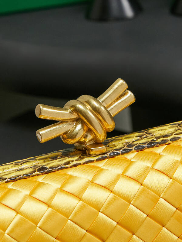 Bottega Veneta shoulder bag — Top Quality Replica