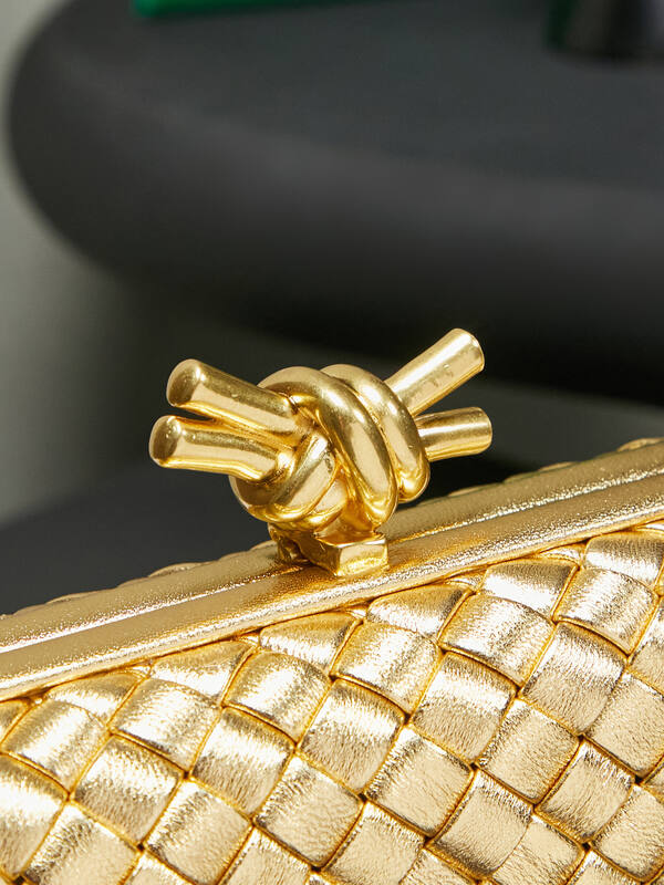 Bottega Veneta Knot Metallic Gold Intrecciato Leather evening bag — AAA Quality Replica