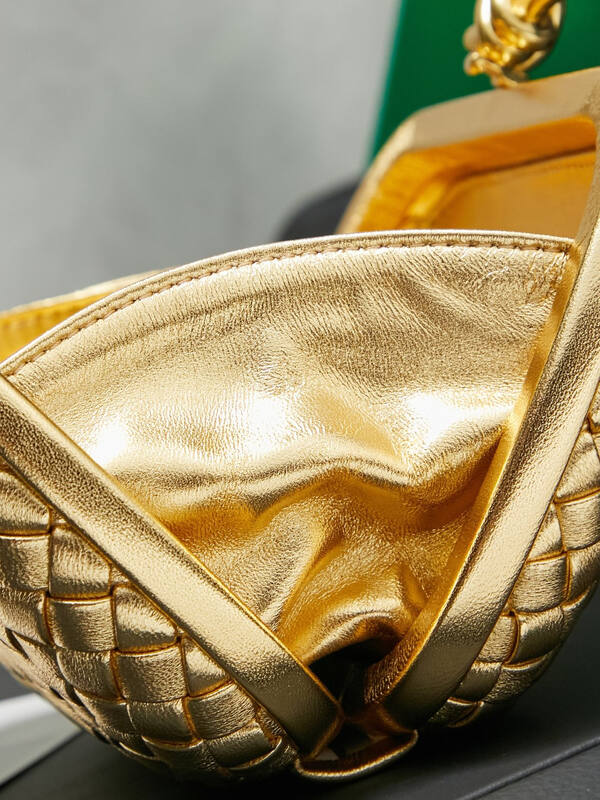 Bottega Veneta Knot Metallic Gold Intrecciato Leather evening bag — AAA Quality Replica