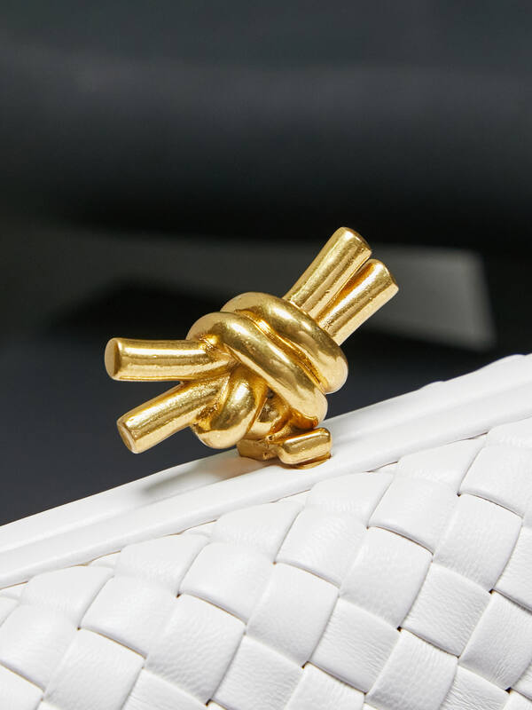 Bottega Veneta White Intrecciato leather clutch — Top Quality Replica