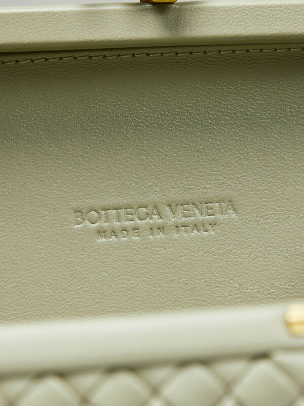 Bottega Veneta Knot Sage green Intrecciato leather clutch — Premium Replica