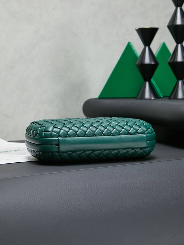 Bottega Veneta Dark green Intrecciato leather clutch — 1:1 Replica
