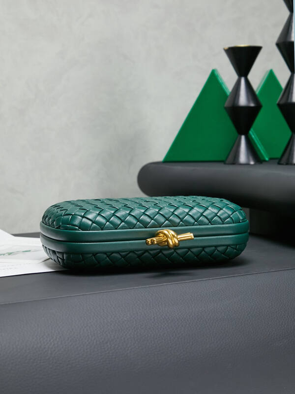 Bottega Veneta Dark green Intrecciato leather clutch — 1:1 Replica