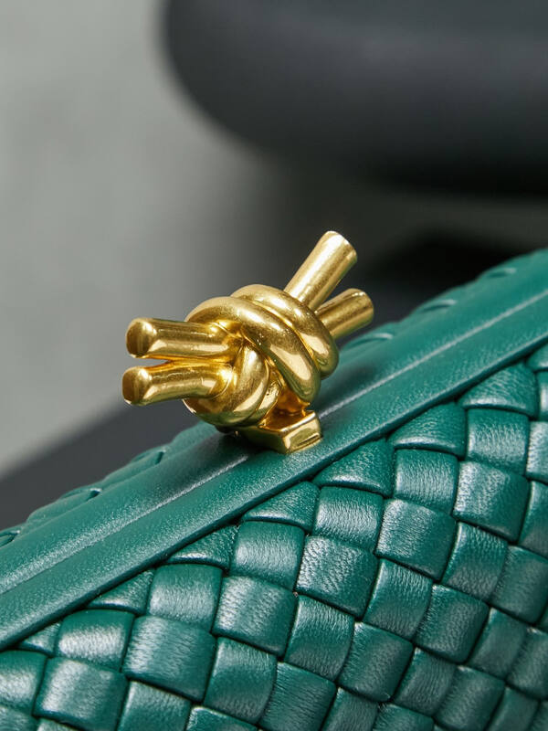 Bottega Veneta Dark green Intrecciato leather clutch — 1:1 Replica