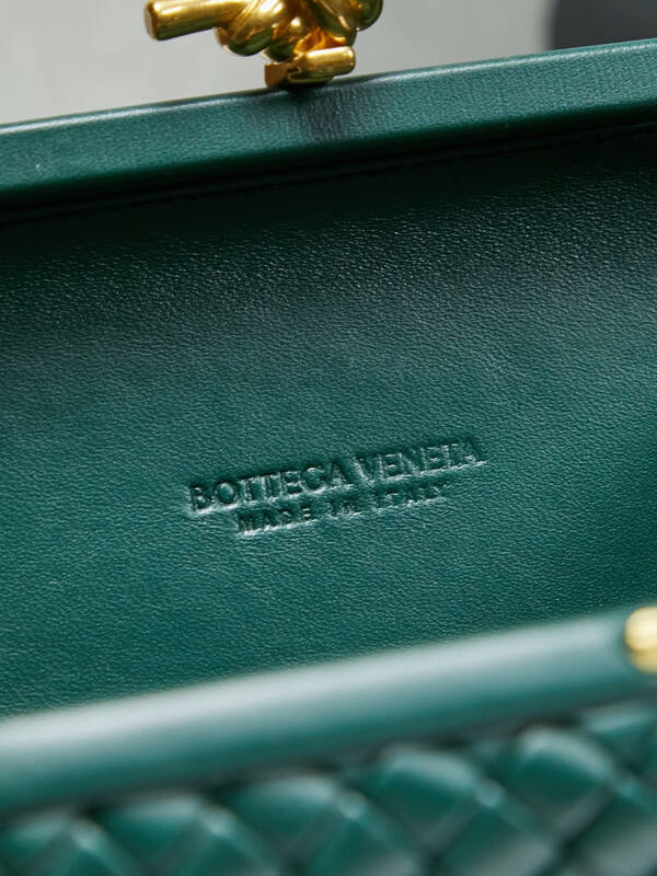 Bottega Veneta Dark green Intrecciato leather clutch — 1:1 Replica