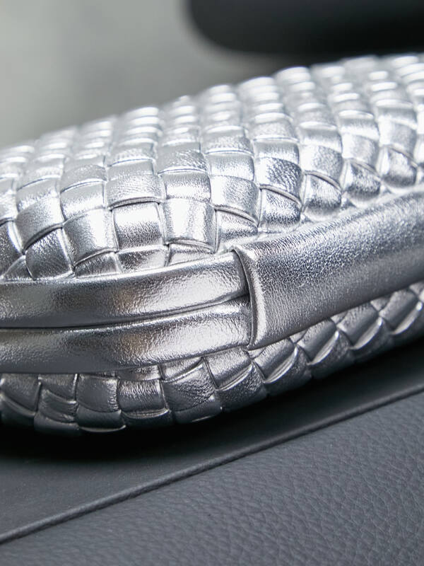 Bottega Veneta Silver Intrecciato leather clutch — Top Quality Replica