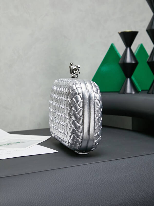 Bottega Veneta Silver Intrecciato leather clutch — Top Quality Replica