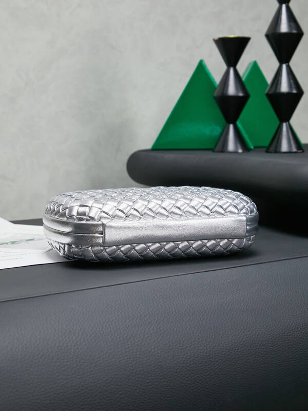Bottega Veneta Silver Intrecciato leather clutch — Top Quality Replica