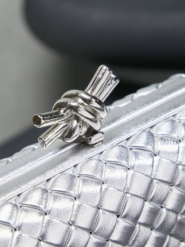 Bottega Veneta Silver Intrecciato leather clutch — Top Quality Replica