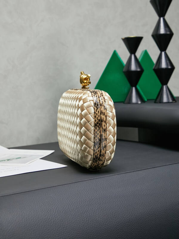 Bottega Veneta Champagne gold Intreccio satin with snakeskin trim clutch — 1:1 Replica