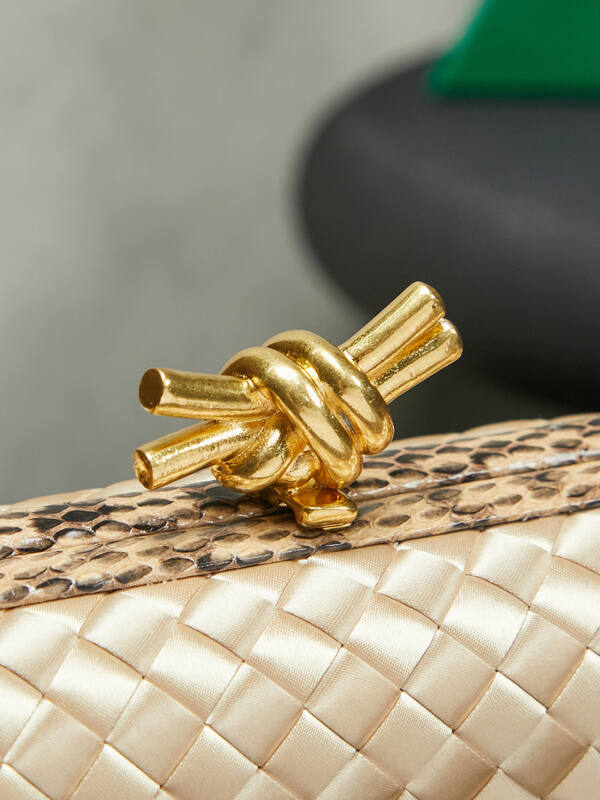 Bottega Veneta Champagne gold Intreccio satin with snakeskin trim clutch — 1:1 Replica