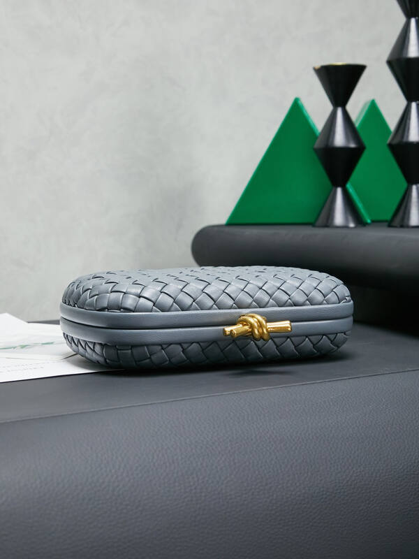 Bottega Veneta Knot Grey Intrecciato Leather clutch — 1:1 Replica