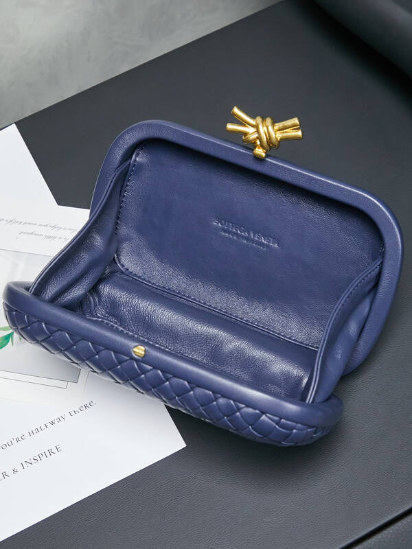 Bottega Veneta Knot Clutch Navy Intrecciato leather clutch — Premium Replica