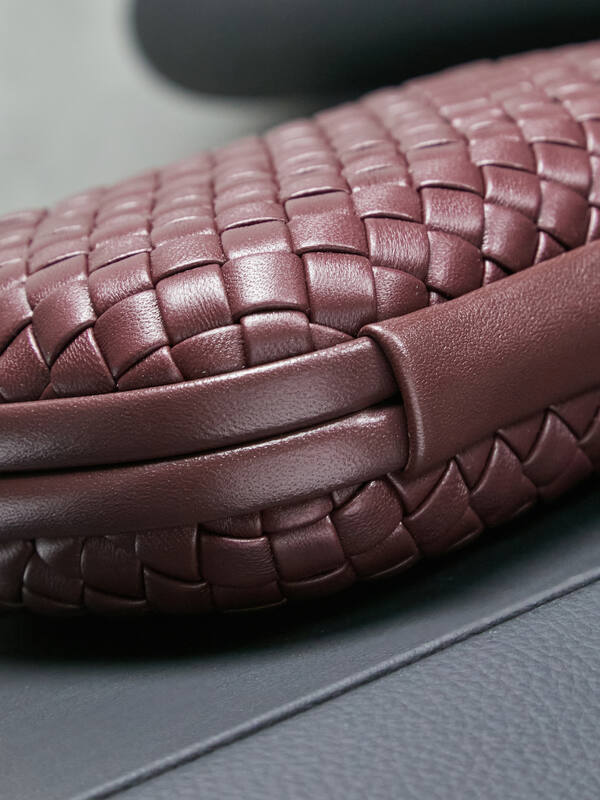 Bottega Veneta Knot Burgundy Intrecciato Leather clutch — Top Quality Replica