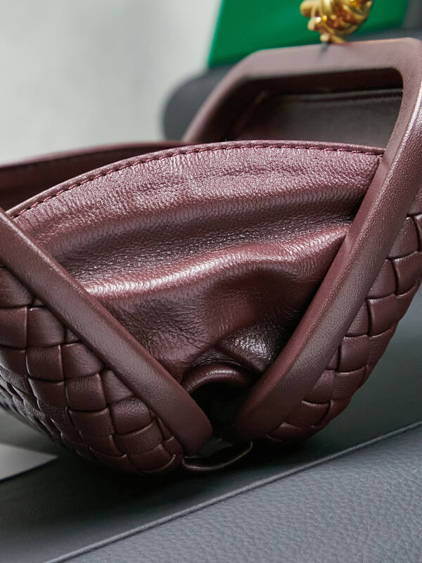 Bottega Veneta Knot Burgundy Intrecciato Leather clutch — Top Quality Replica