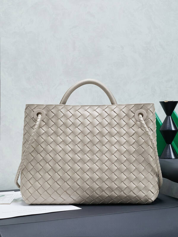 Bottega Veneta White shoulder bag — Top Quality Replica