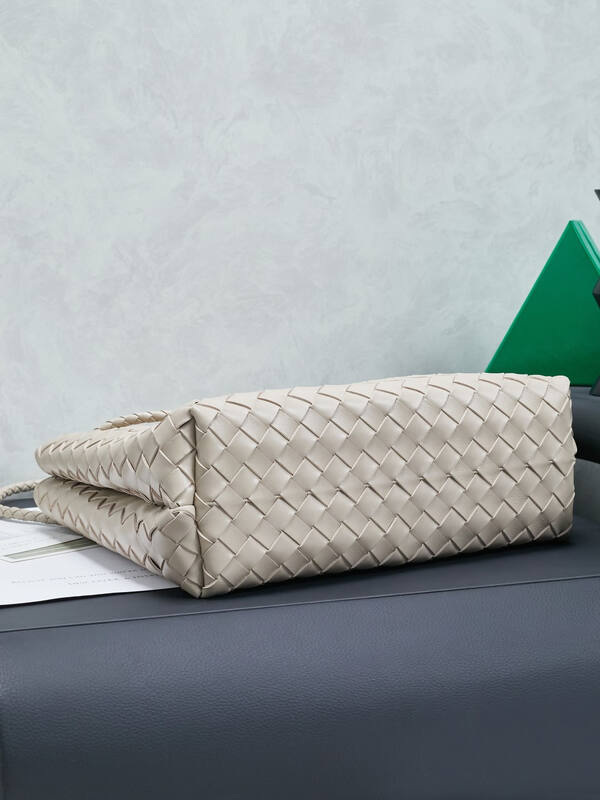 Bottega Veneta White shoulder bag — Top Quality Replica