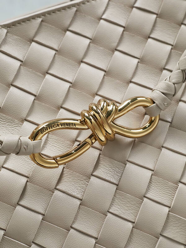 Bottega Veneta White shoulder bag — Top Quality Replica
