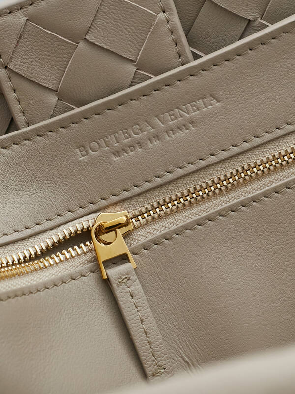 Bottega Veneta White shoulder bag — Top Quality Replica