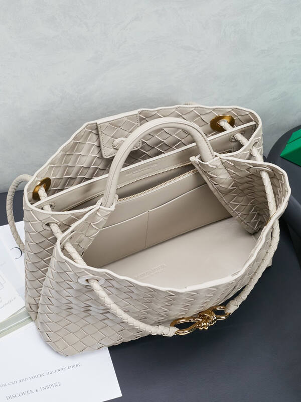 Bottega Veneta White shoulder bag — Top Quality Replica