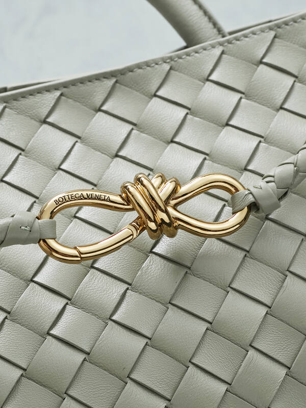 Bottega Veneta White shoulder bag — Top Quality Replica