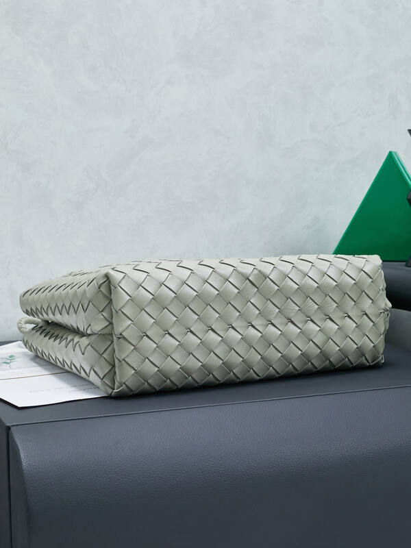 Bottega Veneta White shoulder bag — Top Quality Replica